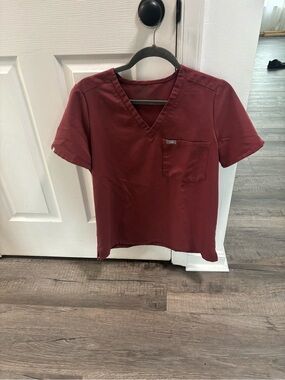 Women's V-Neck Scrub Top in mauve sz medium